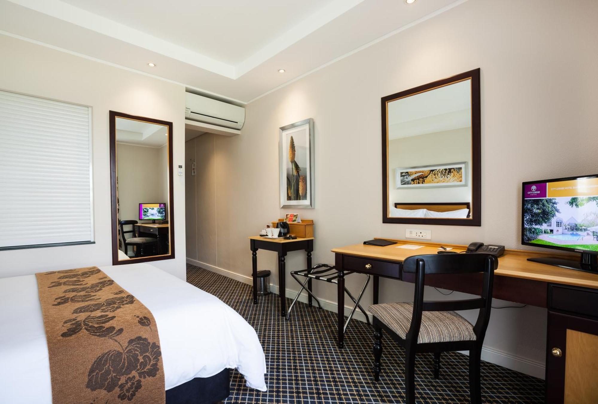 City Lodge Hotel Grandwest Epping Room photo